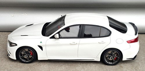 Otto mobile alfa romeo - 1:18,